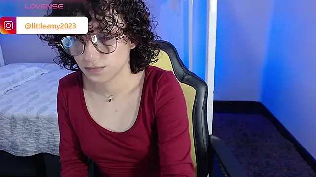 Snapshot of little__amy_ chatting on 02-10-25, 09:47 little  amy  online show from 02-10-25, 09:47