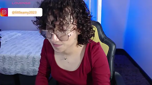 Snapshot of little__amy_ chatting on 02-11-25, 12:49 little  amy  online show from 02-11-25, 12:49