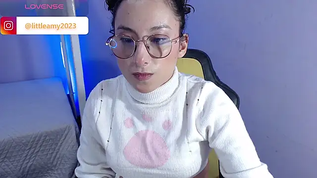 Snapshot of little__amy_ chatting on 03-21-25, 12:18 little  amy  online show from 03-21-25, 12:18