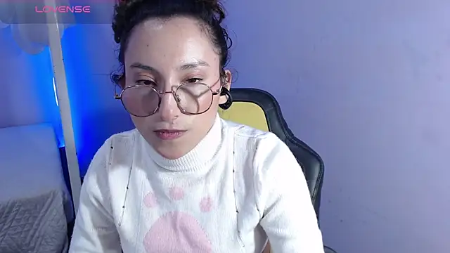Snapshot of little__amy_ chatting on 03-21-25, 03:33 little  amy  online show from 03-21-25, 03:33