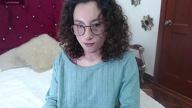 Snapshot of little__amy_ chatting on 09-11-25, 10:10 little  amy  online show from 09-11-25, 10:10