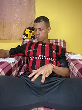 Snapshot of MoiseXxx_777 chatting on 12-12-24, 06:25 MoiseXxx 777 online show from 12-12-24, 06:25