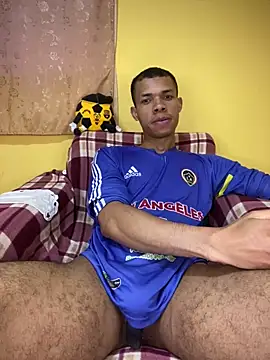 Snapshot of MoiseXxx_777 chatting on 12-15-24, 09:35 MoiseXxx 777 online show from 12-15-24, 09:35