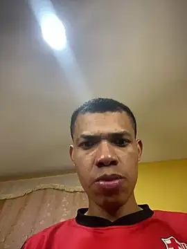 Snapshot of MoiseXxx_777 chatting on 12-19-24, 06:56 MoiseXxx 777 online show from 12-19-24, 06:56