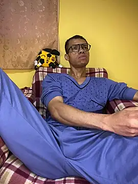 Snapshot of MoiseXxx_777 chatting on 12-24-24, 10:44 MoiseXxx 777 online show from 12-24-24, 10:44