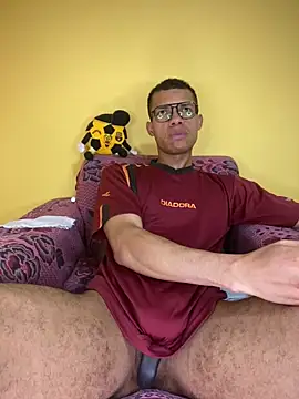 Snapshot of MoiseXxx_777 chatting on 02-12-25, 09:52 MoiseXxx 777 online show from 02-12-25, 09:52