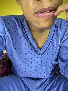 Snapshot of MoiseXxx_777 chatting on 02-28-25, 09:36 MoiseXxx 777 online show from 02-28-25, 09:36