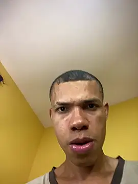 Snapshot of MoiseXxx_777 chatting on 03-05-25, 06:44 MoiseXxx 777 online show from 03-05-25, 06:44