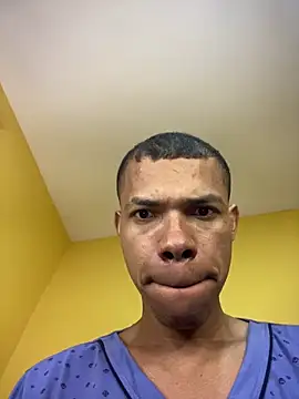 Snapshot of MoiseXxx_777 chatting on 03-12-25, 06:40 MoiseXxx 777 online show from 03-12-25, 06:40