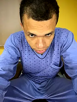 Snapshot of MoiseXxx_777 chatting on 09-17-25, 07:32 MoiseXxx 777 online show from 09-17-25, 07:32