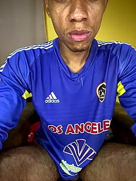 Snapshot of MoiseXxx_777 chatting on 10-12-25, 11:15 MoiseXxx 777 online show from 10-12-25, 11:15