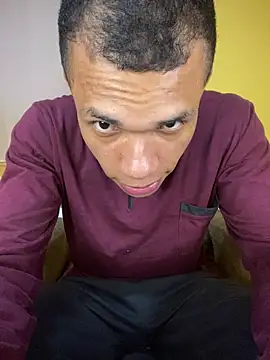 Snapshot of MoiseXxx_777 chatting on 10-18-25, 06:48 MoiseXxx 777 online show from 10-18-25, 06:48