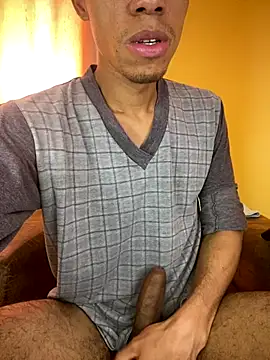 Snapshot of MoiseXxx_777 chatting on 10-24-25, 07:43 MoiseXxx 777 online show from 10-24-25, 07:43