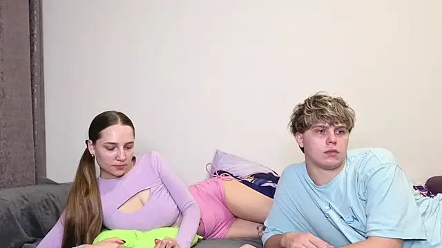 Emily and Ilumi online show from 10-07-25, 06:16