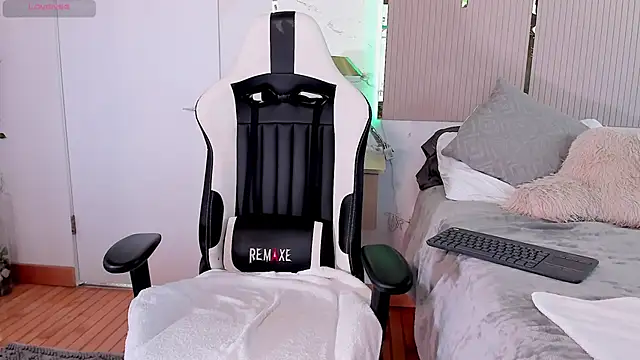 Jadeh Williams02 online show from 03-11-25, 07:14