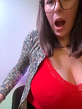 Snapshot of MommmyYummy chatting on 12-04-24, 10:46 MommmyYummy online show from 12-04-24, 10:46