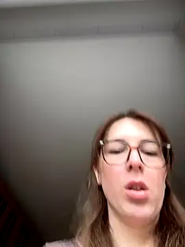 Snapshot of MommmyYummy chatting on 10-17-25, 10:07 MommmyYummy online show from 10-17-25, 10:07