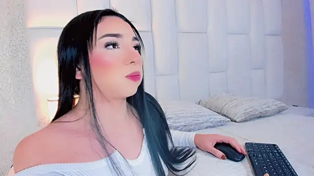 Snapshot of andrea_alvarz chatting on 12-14-25, 04:51 andrea alvarz online show from 12-14-25, 04:51