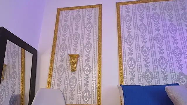 Snapshot of CandyQueenGold chatting on 11-17-25, 06:35 CandyQueenGold online show from 11-17-25, 06:35