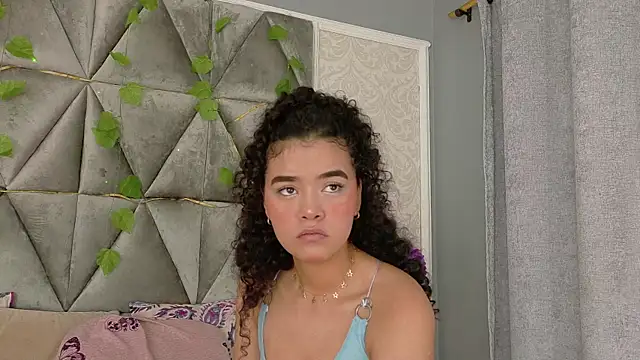 Snapshot of Angela_lovee chatting on 02-24-25, 11:54 Angela lovee online show from 02-24-25, 11:54