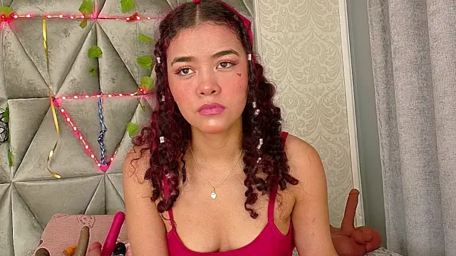 Snapshot of Angela_lovee chatting on 10-15-25, 01:22 Angela lovee online show from 10-15-25, 01:22