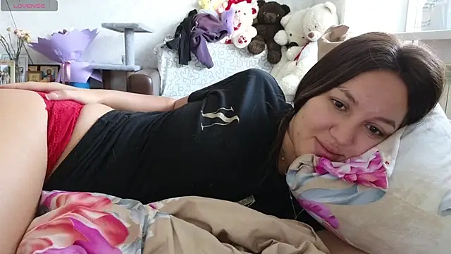 Snapshot of Nelly_Fischer chatting on 02-13-25, 07:13 Nelly Fischer online show from 02-13-25, 07:13