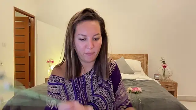 Snapshot of Nelly_Fischer chatting on 09-26-25, 01:15 Nelly Fischer online show from 09-26-25, 01:15