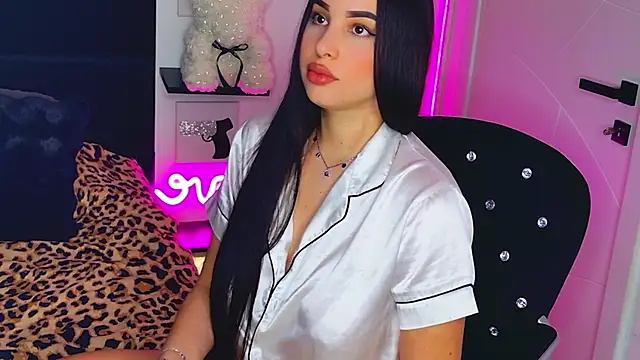 Snapshot of MissAmeliaa chatting on 04-17-26, 04:21 MissAmeliaa online show from 04-17-26, 04:21