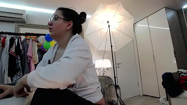 Snapshot of ILoveToFeelU chatting on 01-20-25, 06:21 ILoveToFeelU online show from 01-20-25, 06:21