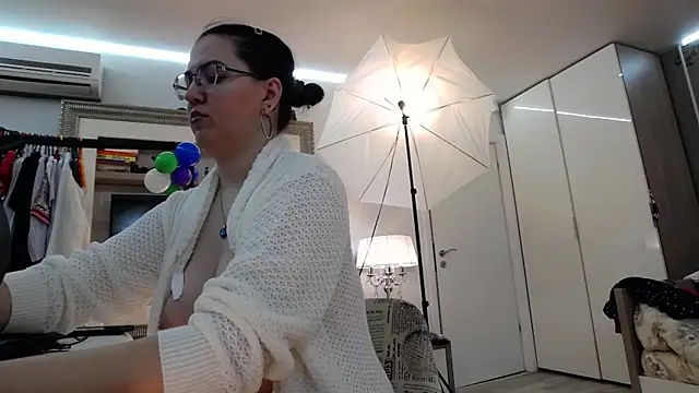 Snapshot of ILoveToFeelU chatting on 02-23-25, 02:51 ILoveToFeelU online show from 02-23-25, 02:51
