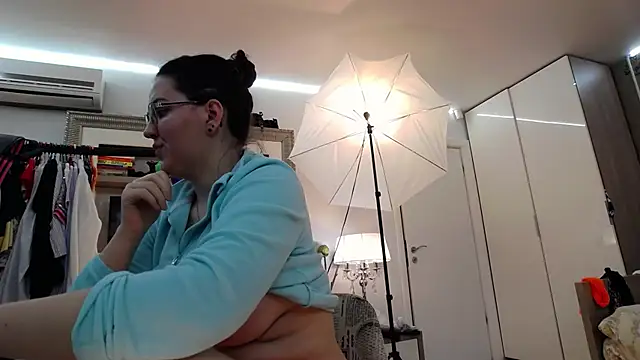 Snapshot of ILoveToFeelU chatting on 02-28-25, 06:32 ILoveToFeelU online show from 02-28-25, 06:32