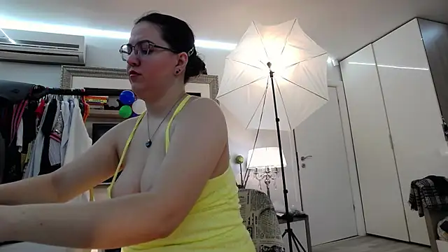 Snapshot of ILoveToFeelU chatting on 03-04-25, 01:06 ILoveToFeelU online show from 03-04-25, 01:06