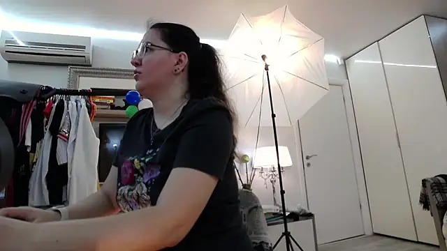 Snapshot of ILoveToFeelU chatting on 03-05-25, 10:54 ILoveToFeelU online show from 03-05-25, 10:54
