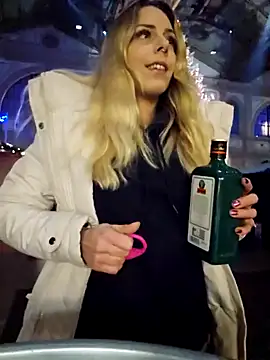 Snapshot of Mia_Railey chatting on 12-13-24, 09:30 Mia Railey online show from 12-13-24, 09:30