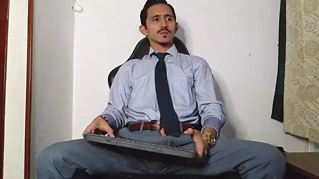 Snapshot of HomeAloneK chatting on 02-10-26, 07:29 HomeAloneK online show from 02-10-26, 07:29