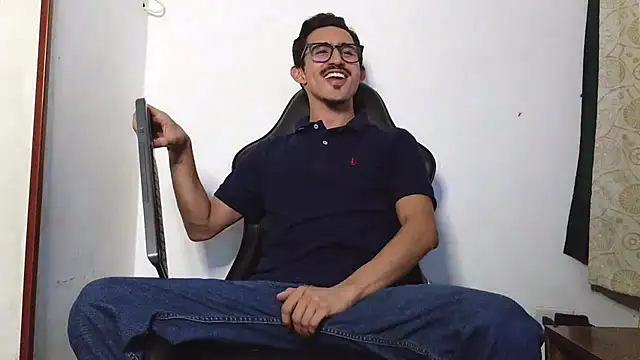 Snapshot of HomeAloneK chatting on 02-11-26, 10:26 HomeAloneK online show from 02-11-26, 10:26