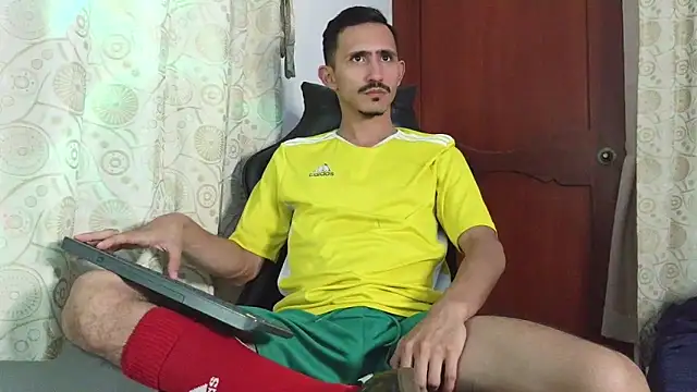 Snapshot of HomeAloneK chatting on 04-07-26, 03:34 HomeAloneK online show from 04-07-26, 03:34