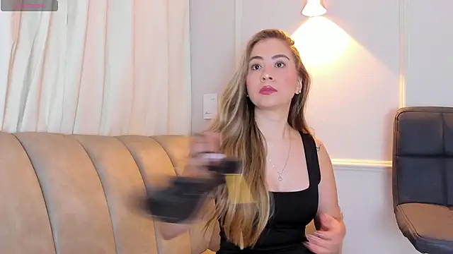 Snapshot of Lia_walton chatting on 12-02-25, 12:21 Lia walton online show from 12-02-25, 12:21