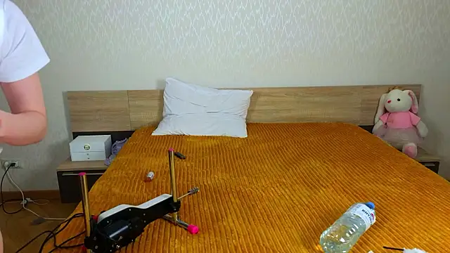 Cowell Adelina online show from 03-30-26, 09:32