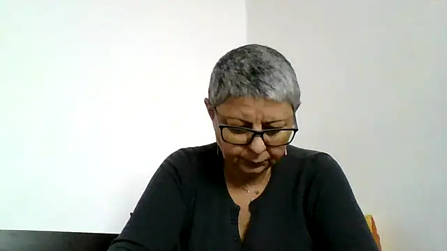 roseblak42 online show from 12-20-25, 10:33