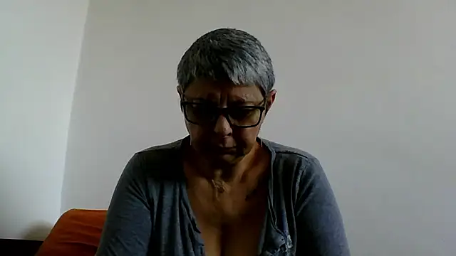 roseblak42 online show from 01-12-26, 09:47