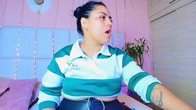 kiana cream online show from 02-14-25, 11:42