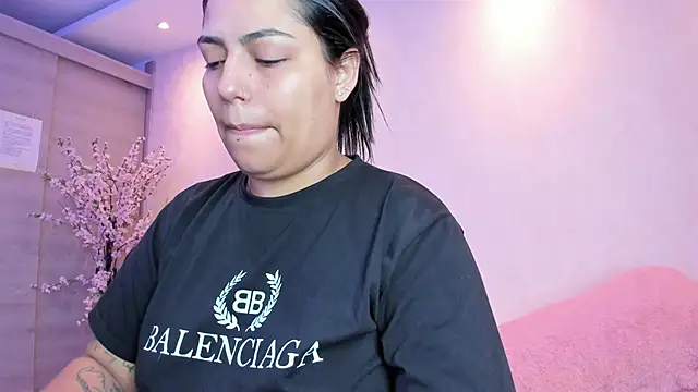 kiana cream online show from 10-11-25, 11:42