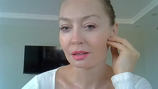 Snapshot of ZarinaSwift chatting on 07-11-26, 05:21 ZarinaSwift online show from 07-11-26, 05:21