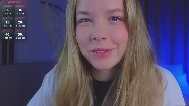 Snapshot of milly_shy chatting on 12-15-25, 07:01 milly shy online show from 12-15-25, 07:01