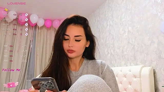 Snapshot of LaraSkinny chatting on 12-10-24, 11:11 LaraSkinny online show from 12-10-24, 11:11