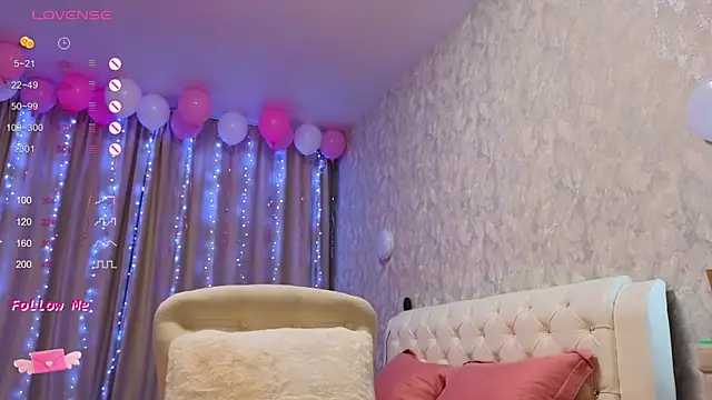 Snapshot of LaraSkinny chatting on 12-15-24, 03:45 LaraSkinny online show from 12-15-24, 03:45