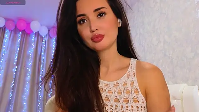 Snapshot of LaraSkinny chatting on 12-17-24, 03:06 LaraSkinny online show from 12-17-24, 03:06