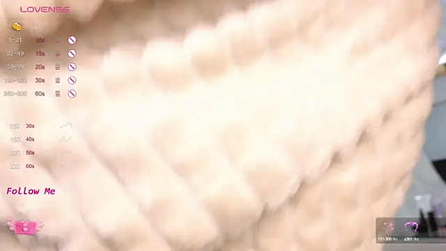 Snapshot of LaraSkinny chatting on 10-15-25, 02:01 LaraSkinny online show from 10-15-25, 02:01