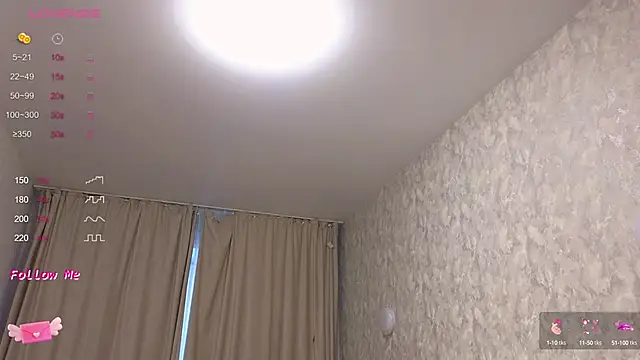 Snapshot of LaraSkinny chatting on 10-16-25, 02:12 LaraSkinny online show from 10-16-25, 02:12